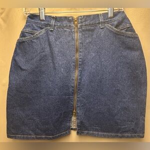 LEE JUNIOR’S VINTAGE DARK WASH DENIM SKIRT FRINT ZIPPER MADE IN USA  
SIZE 13